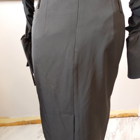Gorgeous pencil skirt, worn once if at all. - Picture 6 of 7